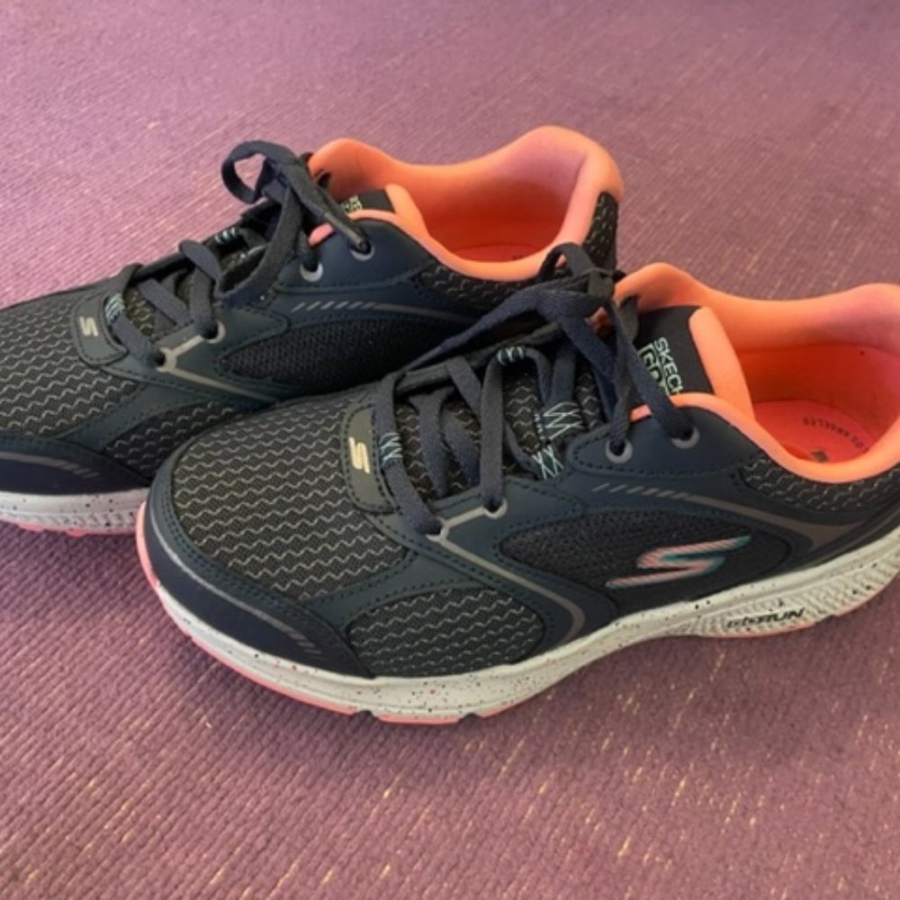 Skechers Women's Wide Size 6